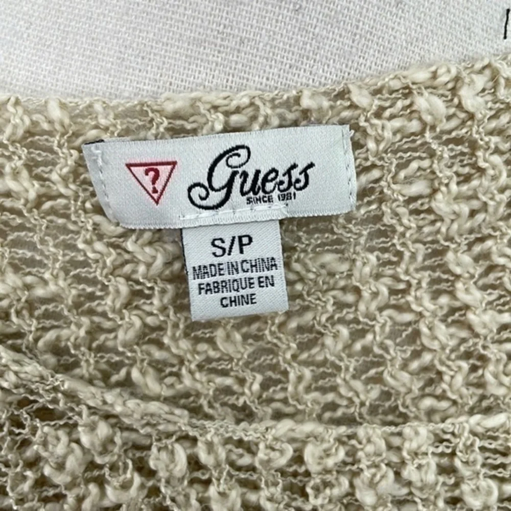 UEC Guess tan & cream v-neck acrylic blend sweater size small